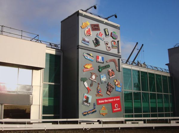 20-ка креативной рекламы на фасадах зданий